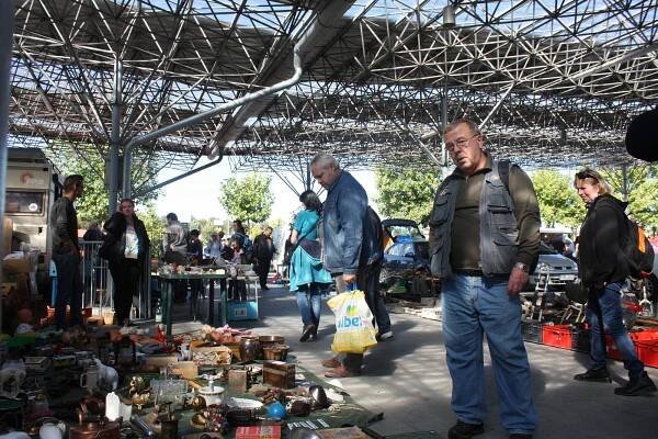 Veteráni zaplní zámeckou zahradu v Holešově, tentokrát s moto burzou