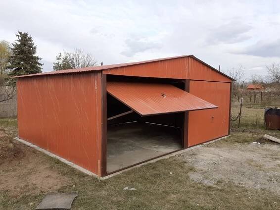 Plechová dvougaráž 6x6m se sedlovou střechou RAL 8004 - Profi-stahl