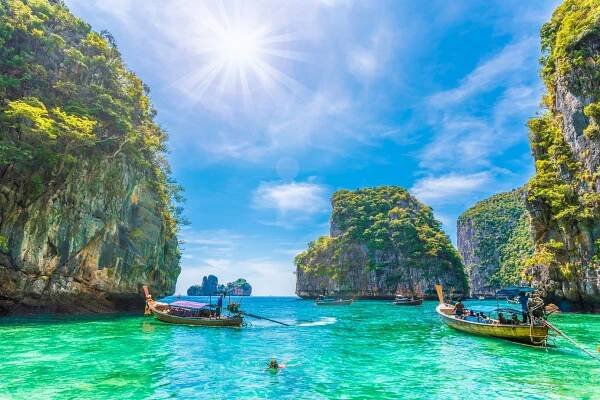 loh samah bay, ostrov phi phi - andamanské moře - stock snímky, obrázky a fotky