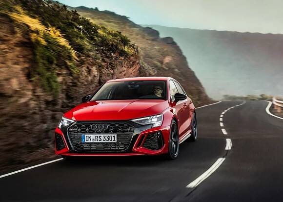 Audi RS 3 sedan a hatchback