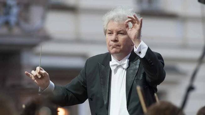 Česká filharmonie truchlí. Zemřel dirigent Jiří Bělohlávek