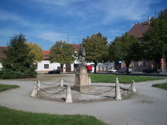 Socha svatého Jana Nepomuckého ve Staňkově | Drobné památky 