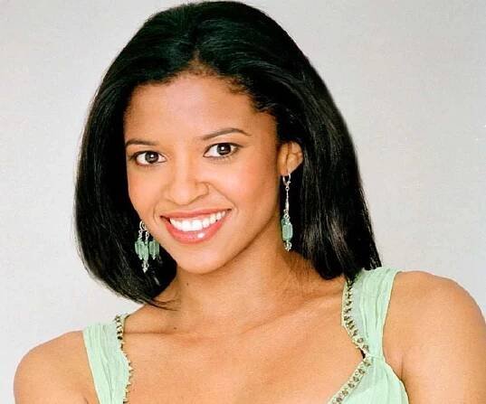 Renee Elise Goldsberry Biography - Facts, Childhood, Family of Actress, Singer-songwriter