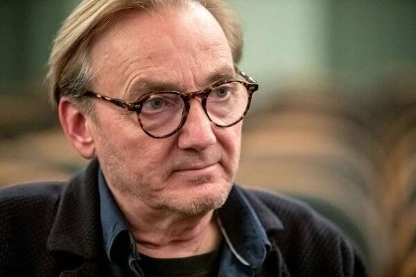 Ondřej Havelka si v divadle posvítí na „nylonový věk“