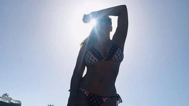 Foto pro partu chlapů na šichtě: Alice Bendová šla do plavek! - Super.cz