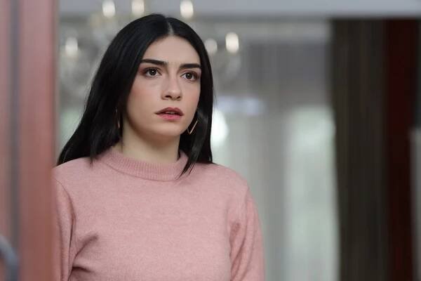 Alev Alev - Episode 18 - Z filmu - Hazar Ergüçlü