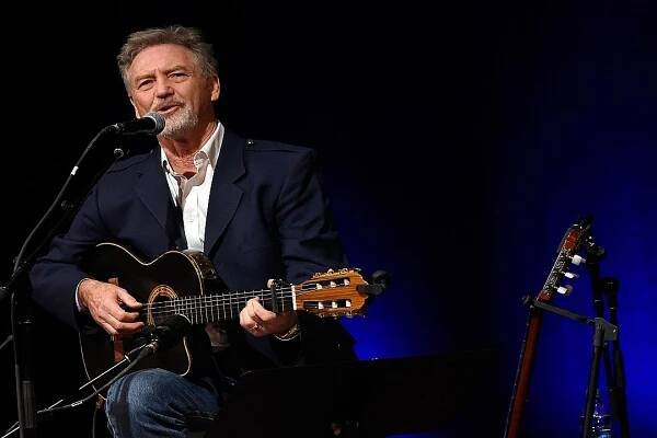 Larry Gatlin Remembers His First Time on the Radio: 'I Nearly Passed Out!'