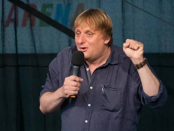 Lukáš Pavlásek: Planeta slepic | Letní scéna Harfa