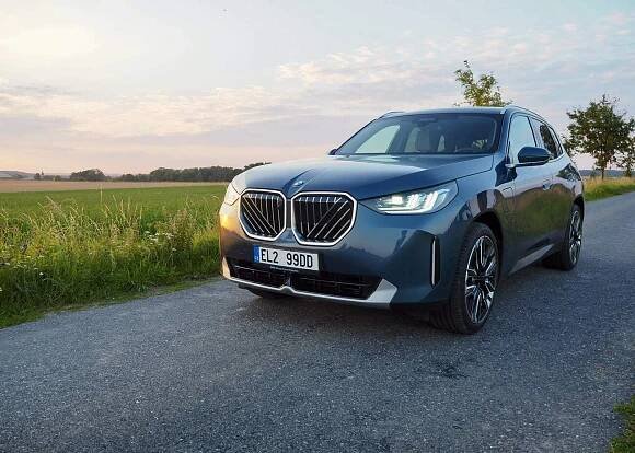 BMW X3 30e xDrive: Benjamínek nám dospěl