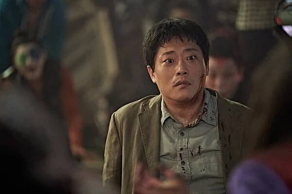 Kim Sung-cheol as Jung Jinsu sits in profile in the front seat of a car in an image from ‘Hellbound’ Season 2.