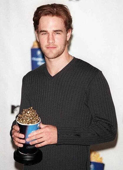 James Van Der Beek with his award at the 'MTV MOVIE AWARDS 1999' CEREMONY