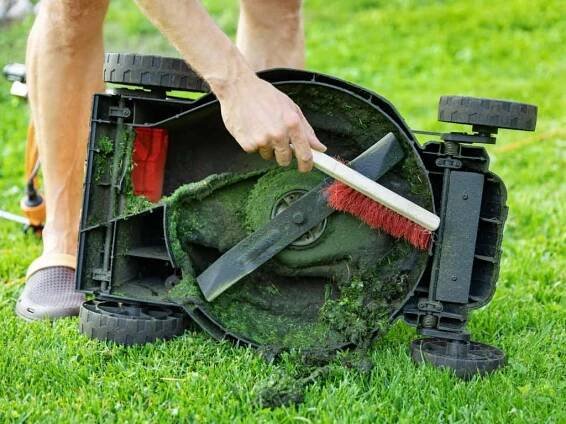 Proč není vaše sekačka tak efektivní při sekání jako na začátku? - NEJMARKET s.r.o.
