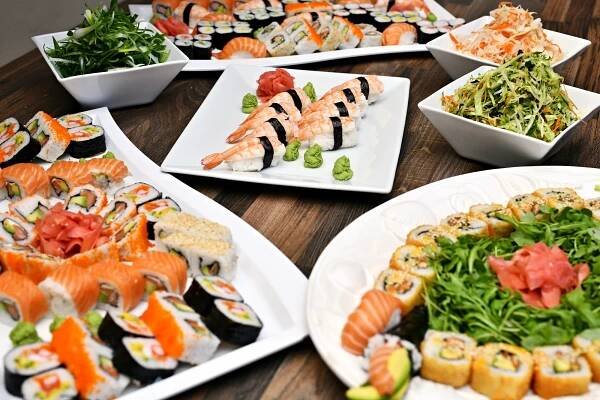 Neomezená konzumace ze sushi baru v restauraci na Střeleckém ostrově