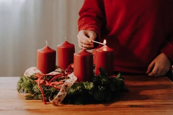 Advent: co to je a jaké zvyky se drží ⭐ Názvy adventních nedělí