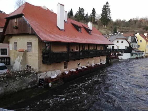 V Krumlově je Vltava na třetím stupni. Ostatní řeky v kraji nestoupají