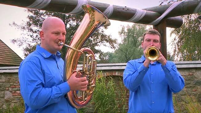 JÁSALKA BAND - Pod našima okny