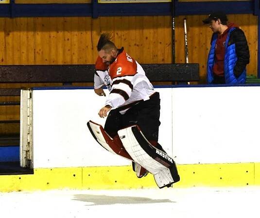 KL ledního hokeje: HC Strakonice - Slavoj Č. Krumlov 6:4 (22, 3:2, 1:0).