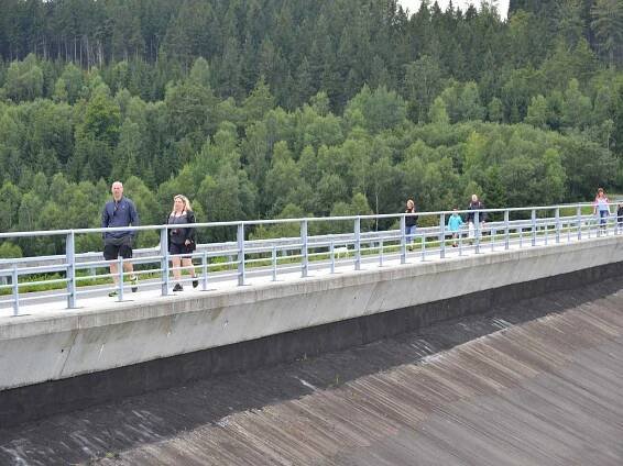 Surová voda pro úpravnu v Bedřichově je akumulována v přehradě Josefův Důl. Na břeh je zákaz vstupu do vodárenského pásma.
