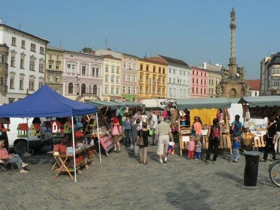 KULTURA V OLOMOUCI: Zajděte na farmářské trhy nebo legendární duo Kaiser a Lábus
