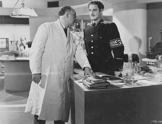 The Adventures of Tartu - Z filmu - Robert Donat