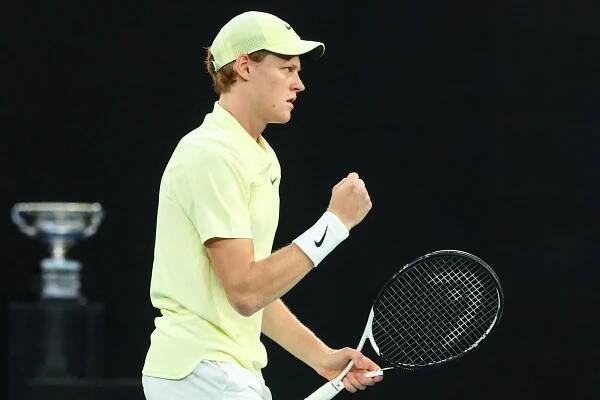 Jannik Sinner defends Australian Open title, comfortably defeating Alexander Zverev in men’s final