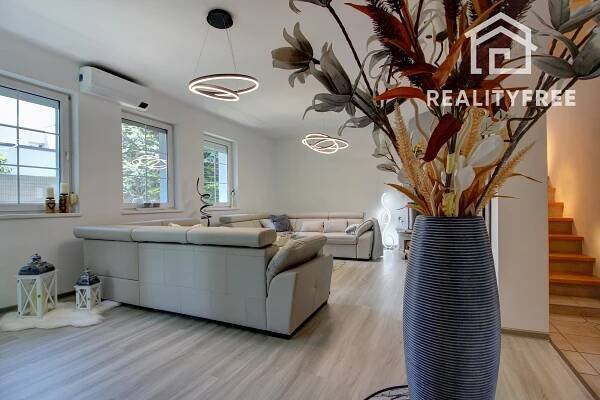 REZERVOVANÝ - Predaj 6i RD 310m2 s garážou, zimnou záhradou-Dunajská Lužná | Reality Free