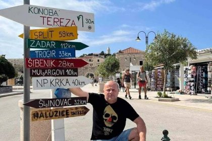 Do obce Haluzice s 94 obyvateľmi vás navedie smerová tabuľa až z chorvátskeho letoviska Primošten