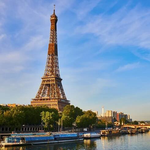 Eiffel Tower - private cruise to Boulogne - Paris - on the Seine