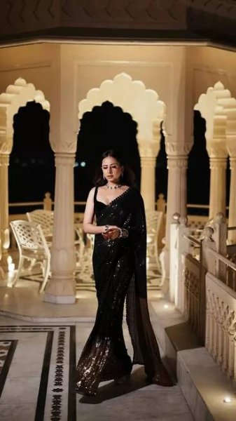 Sargun Mehta’s midnight sparkle: A black saree that screams elegance
