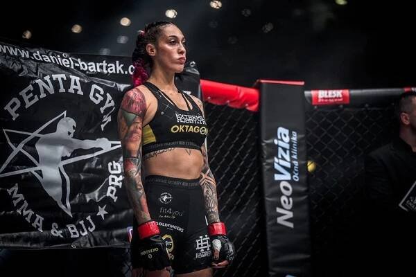 České MMA zápasnici v přípravě praskly implantáty - JenProMuze