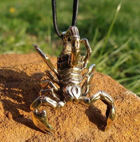 SCORPION, štír, masivní amulet na krk, bronz