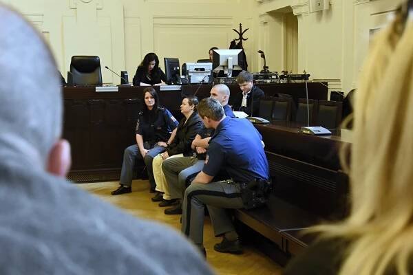 Ubodala zákaznici, nyní dělá problémy Vězeňské službě. Kvůli sexuologické léčbě