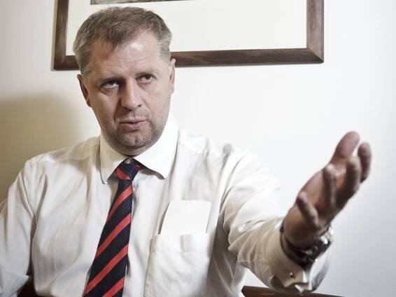 Adéla Šípová se utká v duelu o senátorské křeslo s Petrem Bendlem