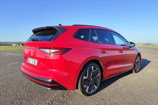 Test Škoda Enyaq RS iV: Nejsilnější škodovka v praktičtější karoserii - Electric Drive