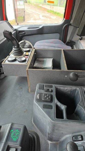 Mercedes Actros 1831, 3000L vody, 4×4