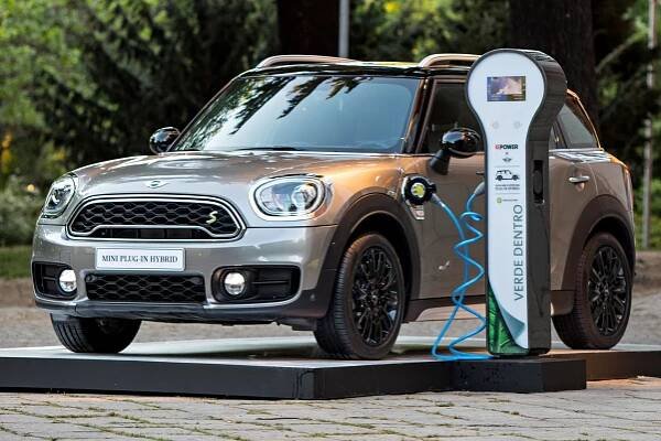 Už i Mini jezdí na elektřinu. Testovali jsme nový Countryman SE, je to nejlevnější plug-in mezi SUV