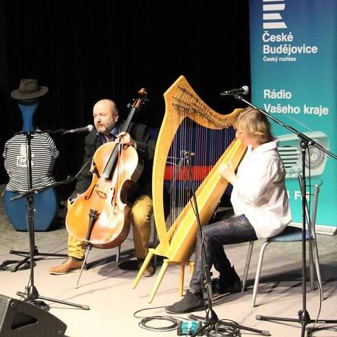 Duo Bárka ve studiovém sále Českého rozhlasu České Budějovice v dubnu 2022 | foto: Anna Pospíšilová,  Český rozhlas