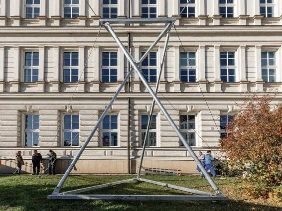 Studentky brněnské fakulty architektury navrhly a postavily kapli z bílých plachet | EARCH.cz
