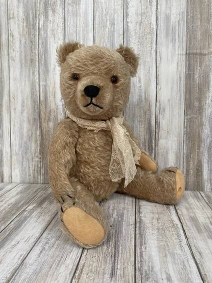 ANTIQUE & COLLECTOR’S TEDDY BEARS