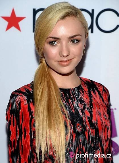 Peyton List - celebrity účes - HappyHair