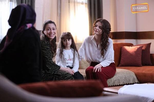 Esra Demirci, Sinem Karaçoban, Hilal Anay - Esaret - Z filmu