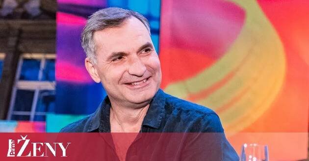 Jiří Macháček sbírá kalhotky svých fanynek a v Thajsku si koupil rozpadlý dům