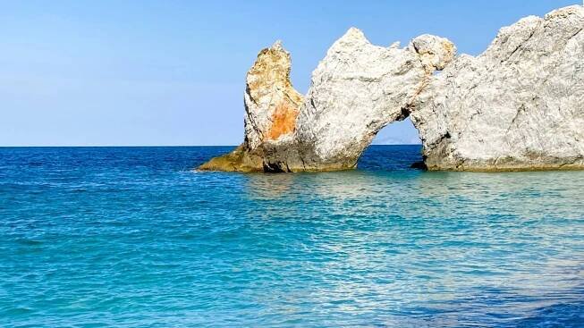 SKIATHOS letecky z Bratislavy: novinka na leto 2025: