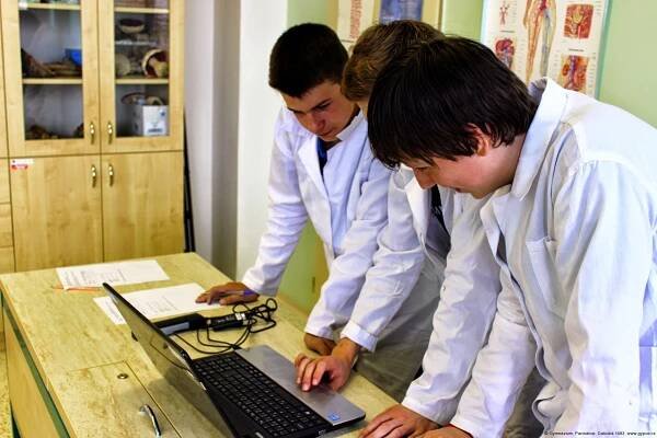 Žáci ze ZŠ Spořilov v gymnaziálních laboratořích chemie a biologie | Gymnázium Pardubice, www.gypce.cz