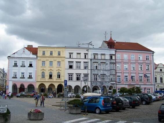V Jindřichově Hradci se začne parkování platit i mobilem