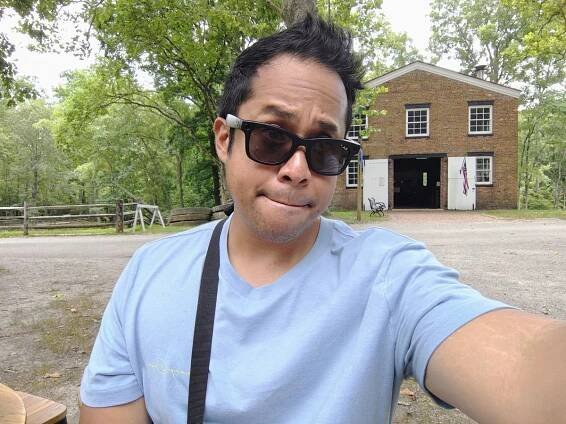 Motorola Razr Plus 2024 selfie sample.
