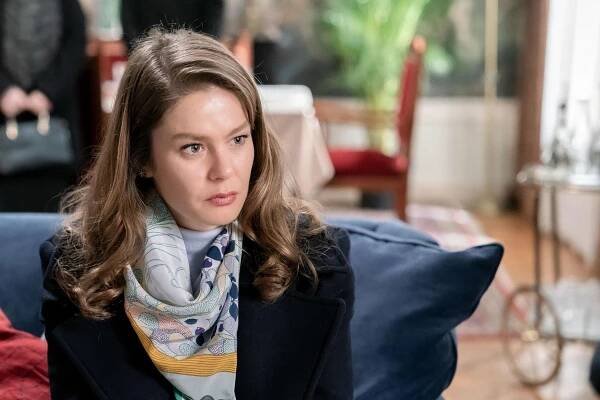 Camdaki Kız - Episode 21 - Z filmu - Burcu Biricik