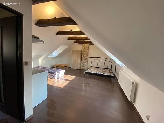 Pronájem bytu 1+kk 35 m² (Podkrovní), Potoční, Hostivice