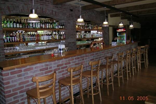 Vybavení hotelů, ordinací, lékáren, restaurací - Ulovec výroba nábytku