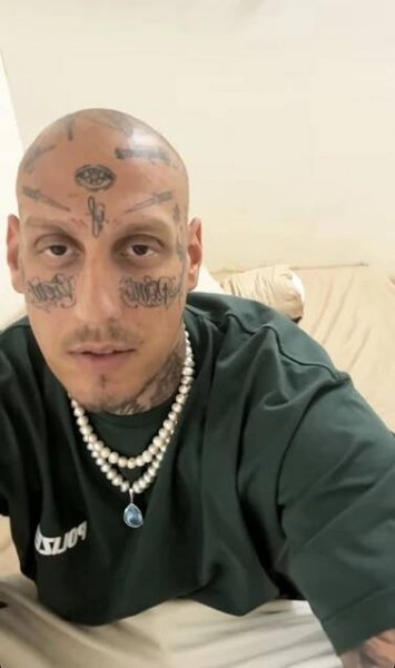 Slovenský rapper Separ skončil za mřížemi v Indonésii: místnost bez oken, jedno jídlo denně i švábi
